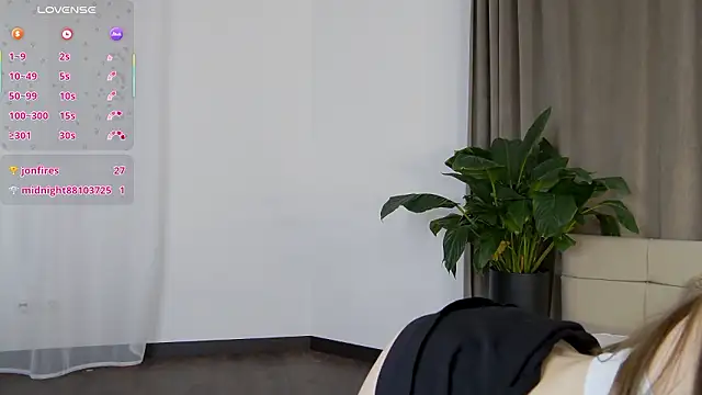 Snapshot of NicoletteBean chatting on February 19, 2026, 6:53 am NicoletteBean online show from February 19, 2026, 6:53 am