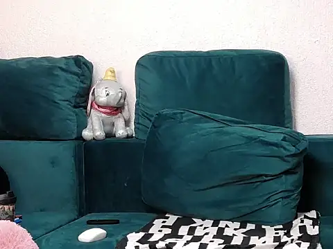 EmilyJenner online show from April 17, 2026, 6:55 pm