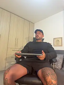 Snapshot of david10kc chatting on November 25, 2025, 9:04 pm david10kc online show from November 25, 2025, 9:04 pm