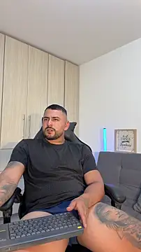 Snapshot of david10kc chatting on December 2, 2025, 3:01 am david10kc online show from December 2, 2025, 3:01 am