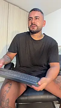 Snapshot of david10kc chatting on December 3, 2025, 3:58 am david10kc online show from December 3, 2025, 3:58 am