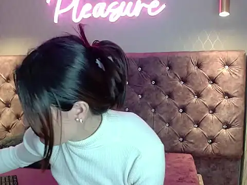 Snapshot of CataleyaDamourx chatting on December 16, 2025, 11:26 am CataleyaDamourx online show from December 16, 2025, 11:26 am