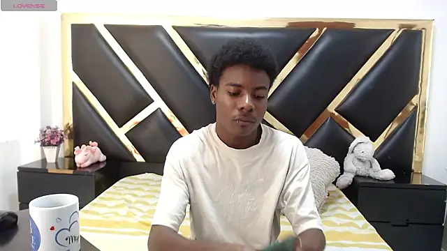 NoahJhonson69 online show from May 15, 2026, 11:28 am