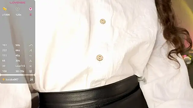 Snapshot of SudieNatera chatting on December 5, 2025, 5:38 am SudieNatera online show from December 5, 2025, 5:38 am