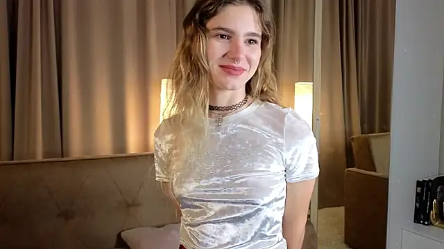 Snapshot of RozanneJordan chatting on December 2, 2025, 3:07 pm RozanneJordan online show from December 2, 2025, 3:07 pm