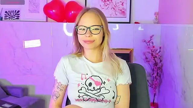 Snapshot of lucy_loy chatting on February 6, 2026, 2:31 pm lucy loy online show from February 6, 2026, 2:31 pm