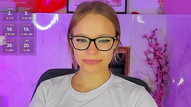 Snapshot of lucy_loy chatting on February 7, 2026, 2:37 am lucy loy online show from February 7, 2026, 2:37 am