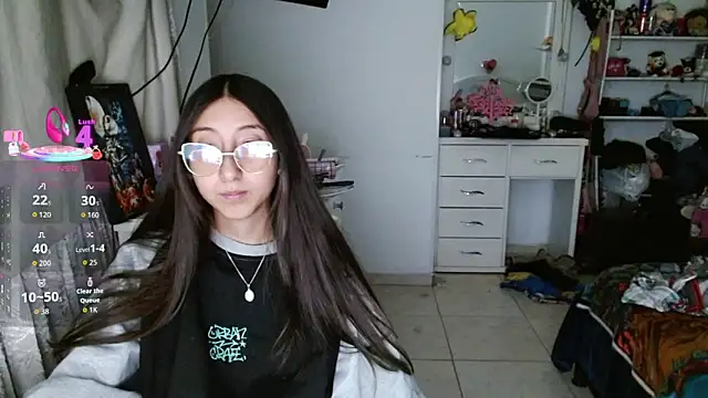 Snapshot of Nanylux chatting on December 21, 2025, 3:13 am Nanylux online show from December 21, 2025, 3:13 am