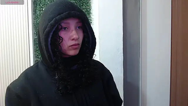 Snapshot of pettymoon1 chatting on December 14, 2025, 11:48 am pettymoon1 online show from December 14, 2025, 11:48 am