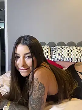 thauanydemontie online show from March 28, 2026, 8:41 pm