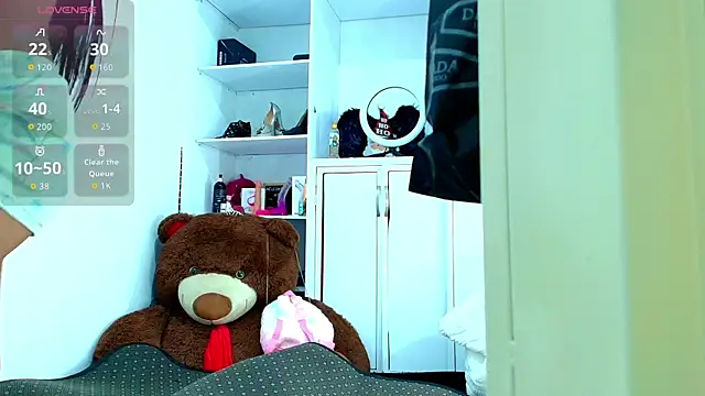 Snapshot of mia_fernand chatting on November 18, 2025, 10:36 pm mia fernand online show from November 18, 2025, 10:36 pm