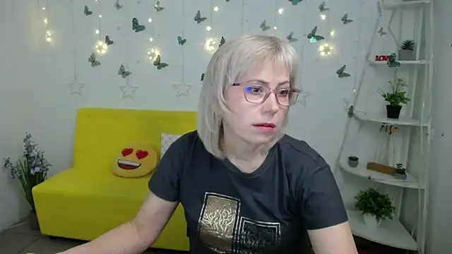 Snapshot of LaurenWishy chatting on March 15, 2026, 5:57 am LaurenWishy online show from March 15, 2026, 5:57 am