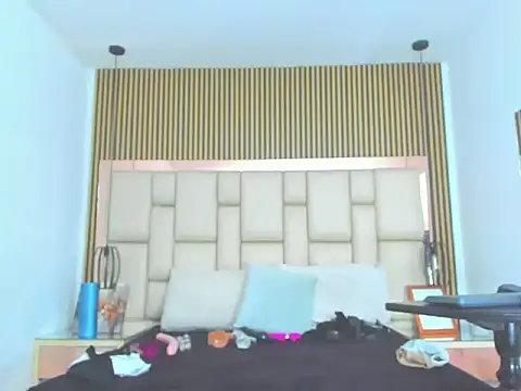 Snapshot of HannaANDcherri chatting on December 4, 2025, 7:44 pm HannaANDcherri online show from December 4, 2025, 7:44 pm