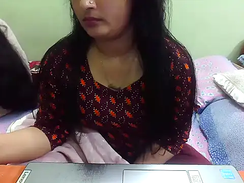 TwinRose2000 online show from January 11, 2026, 2:33 pm