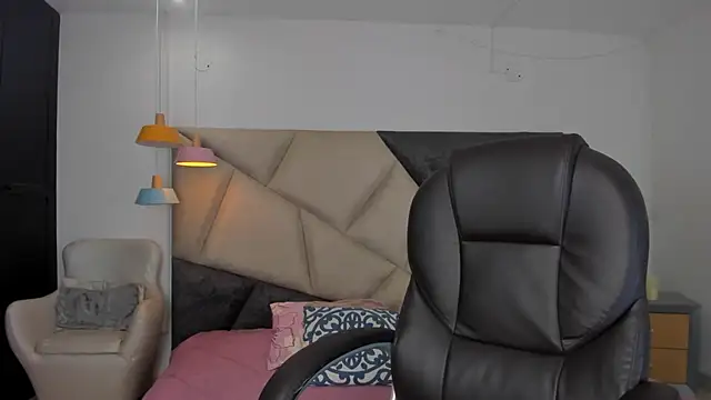 MarieTaylor  online show from February 25, 2026, 6:28 pm