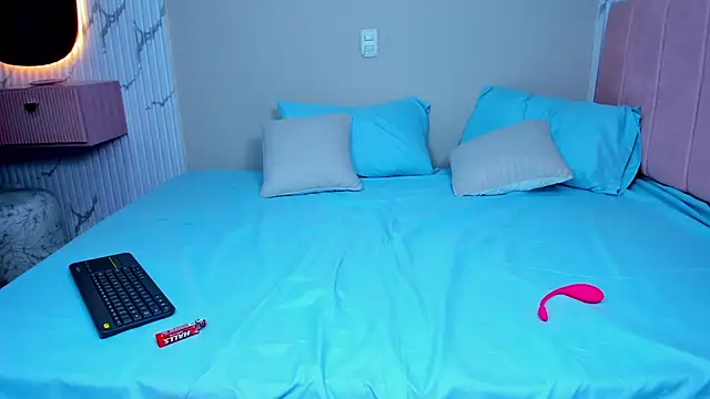 little-doll18 online show from December 17, 2025, 10:16 pm