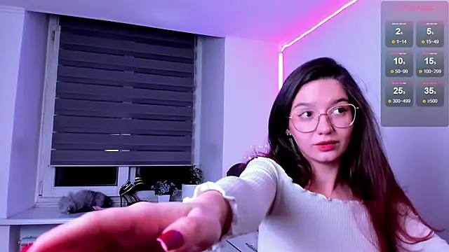 miabellee online show from November 24, 2025, 7:46 pm