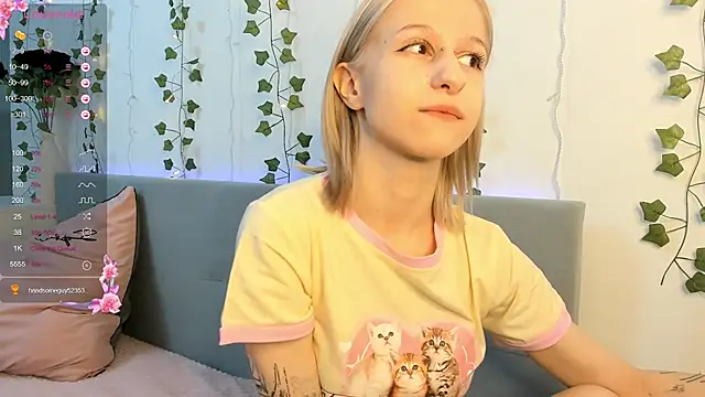 Snapshot of Annyme0w chatting on December 3, 2025, 10:35 am Annyme0w online show from December 3, 2025, 10:35 am