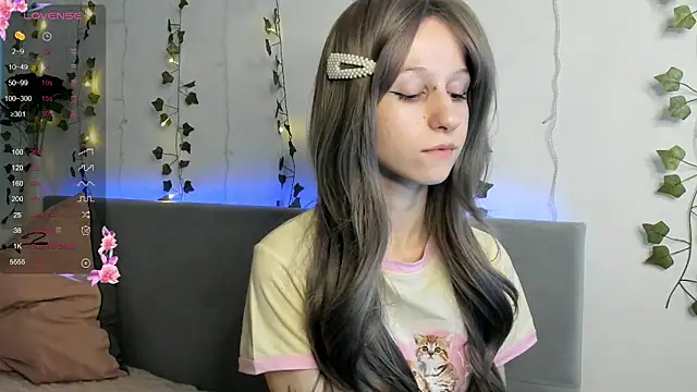 Snapshot of Annyme0w chatting on December 4, 2025, 2:48 pm Annyme0w online show from December 4, 2025, 2:48 pm