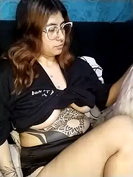 Snapshot of Emmyxxx chatting on February 9, 2026, 1:09 am Emmyxxx online show from February 9, 2026, 1:09 am