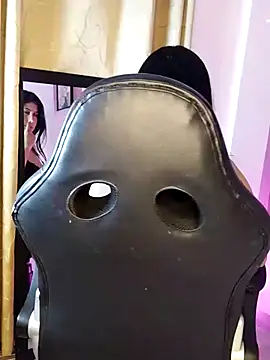 Snapshot of Emmyxxx chatting on February 21, 2026, 6:14 am Emmyxxx online show from February 21, 2026, 6:14 am