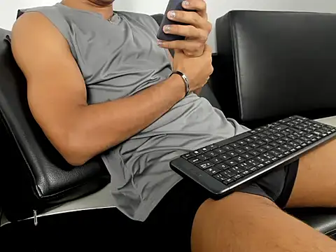 Snapshot of maikol_twinkx chatting on February 14, 2026, 11:34 pm maikol twinkx online show from February 14, 2026, 11:34 pm