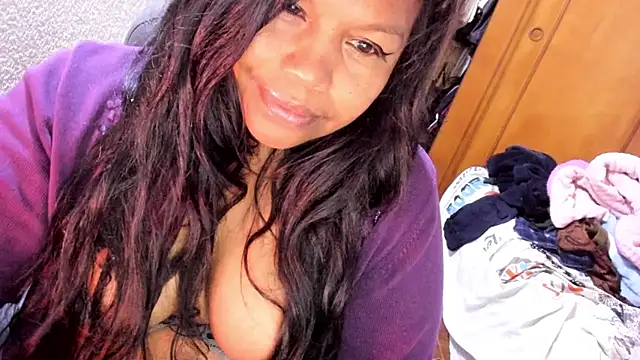 ebonycamelia online show from April 17, 2026, 11:08 pm