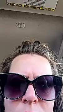 whitecream88 online show from December 15, 2025, 6:01 pm