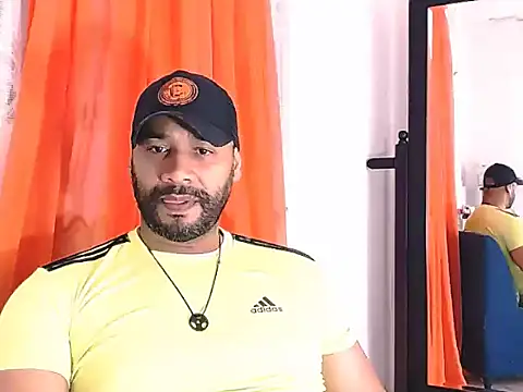 Snapshot of musclehetero chatting on May 19, 2026, 8:04 pm musclehetero online show from May 19, 2026, 8:04 pm
