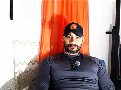Snapshot of musclehetero chatting on May 20, 2026, 8:09 am musclehetero online show from May 20, 2026, 8:09 am