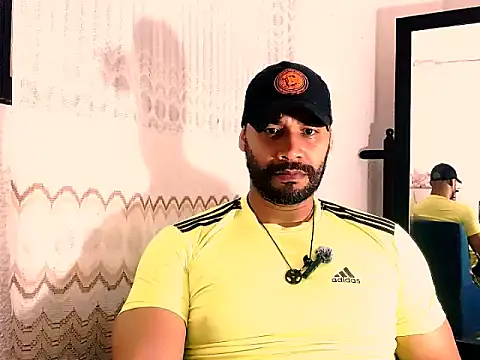 Snapshot of musclehetero chatting on May 23, 2026, 9:30 pm musclehetero online show from May 23, 2026, 9:30 pm