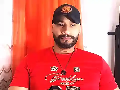 Snapshot of musclehetero chatting on May 27, 2026, 2:47 pm musclehetero online show from May 27, 2026, 2:47 pm