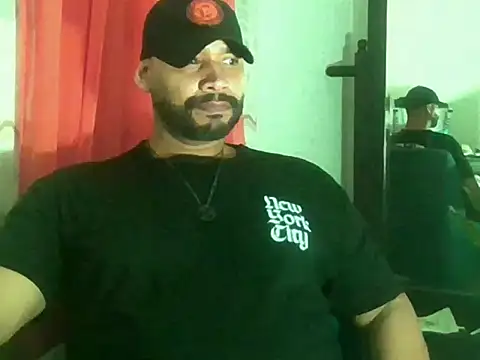 Snapshot of musclehetero chatting on May 29, 2026, 4:43 am musclehetero online show from May 29, 2026, 4:43 am
