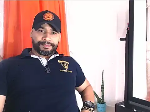 Snapshot of musclehetero chatting on May 29, 2026, 5:44 pm musclehetero online show from May 29, 2026, 5:44 pm