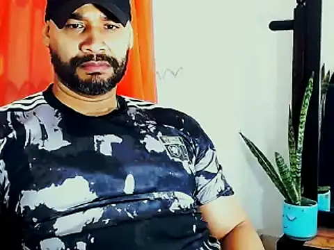 Snapshot of musclehetero chatting on May 31, 2026, 11:17 am musclehetero online show from May 31, 2026, 11:17 am