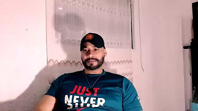 Snapshot of musclehetero chatting on July 5, 2026, 1:23 am musclehetero online show from July 5, 2026, 1:23 am