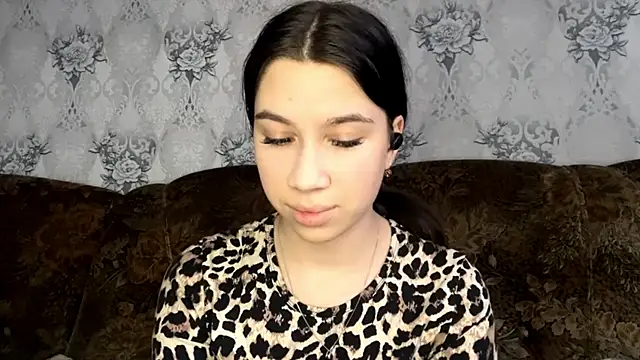 Snapshot of DebbiGoodknight chatting on December 16, 2025, 9:47 am DebbiGoodknight online show from December 16, 2025, 9:47 am