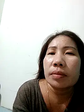 Snapshot of Reema_143 chatting on November 21, 2025, 3:33 pm Reema 143 online show from November 21, 2025, 3:33 pm