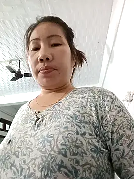 Snapshot of Reema_143 chatting on November 22, 2025, 11:20 am Reema 143 online show from November 22, 2025, 11:20 am