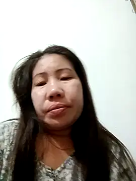 Snapshot of Reema_143 chatting on November 25, 2025, 12:32 am Reema 143 online show from November 25, 2025, 12:32 am