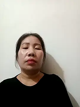 Snapshot of Reema_143 chatting on December 1, 2025, 5:18 pm Reema 143 online show from December 1, 2025, 5:18 pm