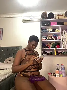 Snapshot of Thickbrat75 chatting on December 19, 2025, 12:17 am Thickbrat75 online show from December 19, 2025, 12:17 am