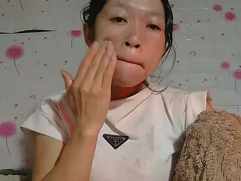 Snapshot of Kim_mon chatting on December 14, 2025, 11:53 pm Kim mon online show from December 14, 2025, 11:53 pm