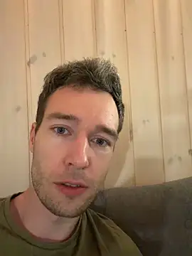 Snapshot of Spice2x chatting on December 13, 2025, 8:25 pm Spice2x online show from December 13, 2025, 8:25 pm