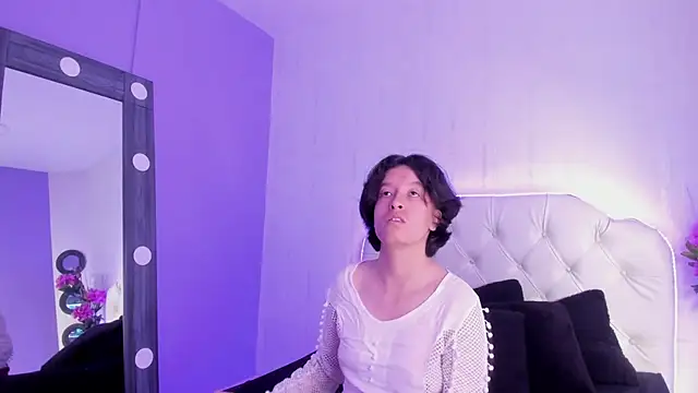 Snapshot of CoralAndOcean_ chatting on December 1, 2025, 1:05 pm CoralAndOcean online show from December 1, 2025, 1:05 pm