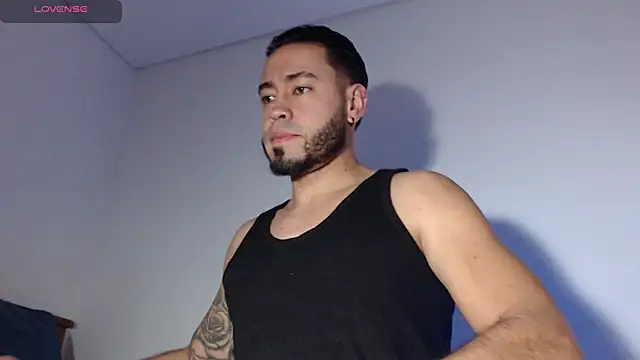 Snapshot of MikeSantoss1 chatting on December 5, 2025, 2:31 am MikeSantoss1 online show from December 5, 2025, 2:31 am