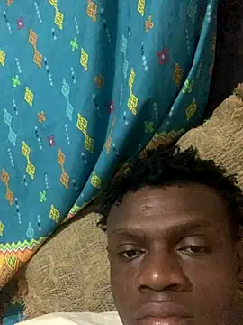 Snapshot of laperson chatting on November 29, 2025, 10:35 pm laperson online show from November 29, 2025, 10:35 pm