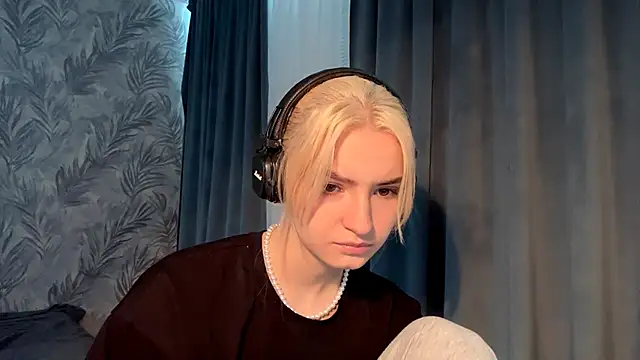 Snapshot of Cindi_Jacobs chatting on November 24, 2025, 2:39 pm Cindi Jacobs online show from November 24, 2025, 2:39 pm