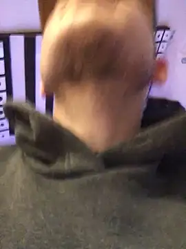 Snapshot of Spielzeugtwink chatting on December 5, 2025, 2:36 pm Spielzeugtwink online show from December 5, 2025, 2:36 pm