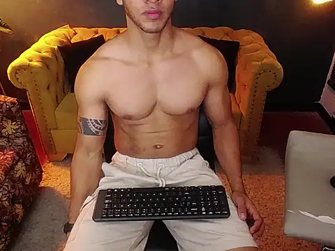 Snapshot of tayler_luke chatting on December 4, 2025, 1:15 am tayler luke online show from December 4, 2025, 1:15 am